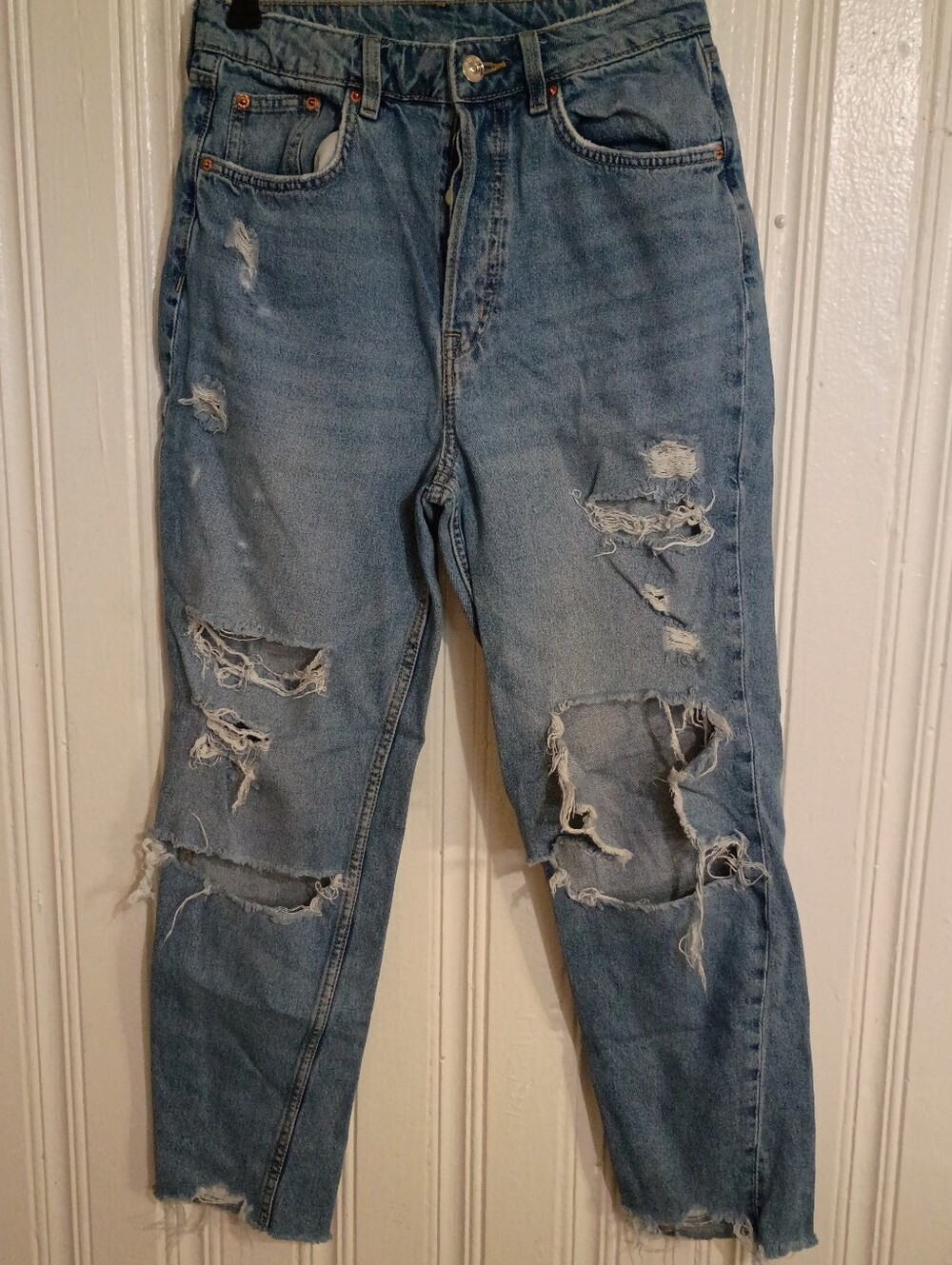 H&M Light Blue Distressed Cropped Jeans